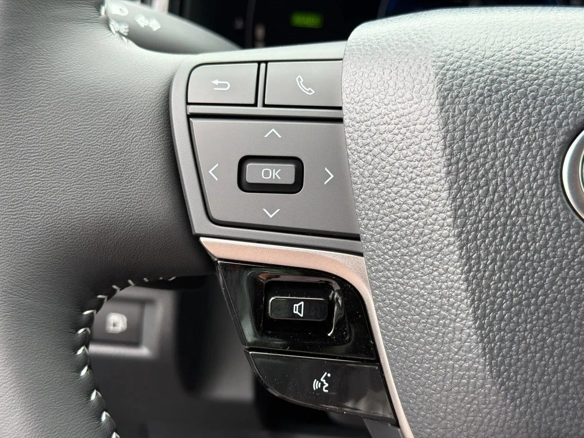 2026 Toyota Camry SE thumbnail 24