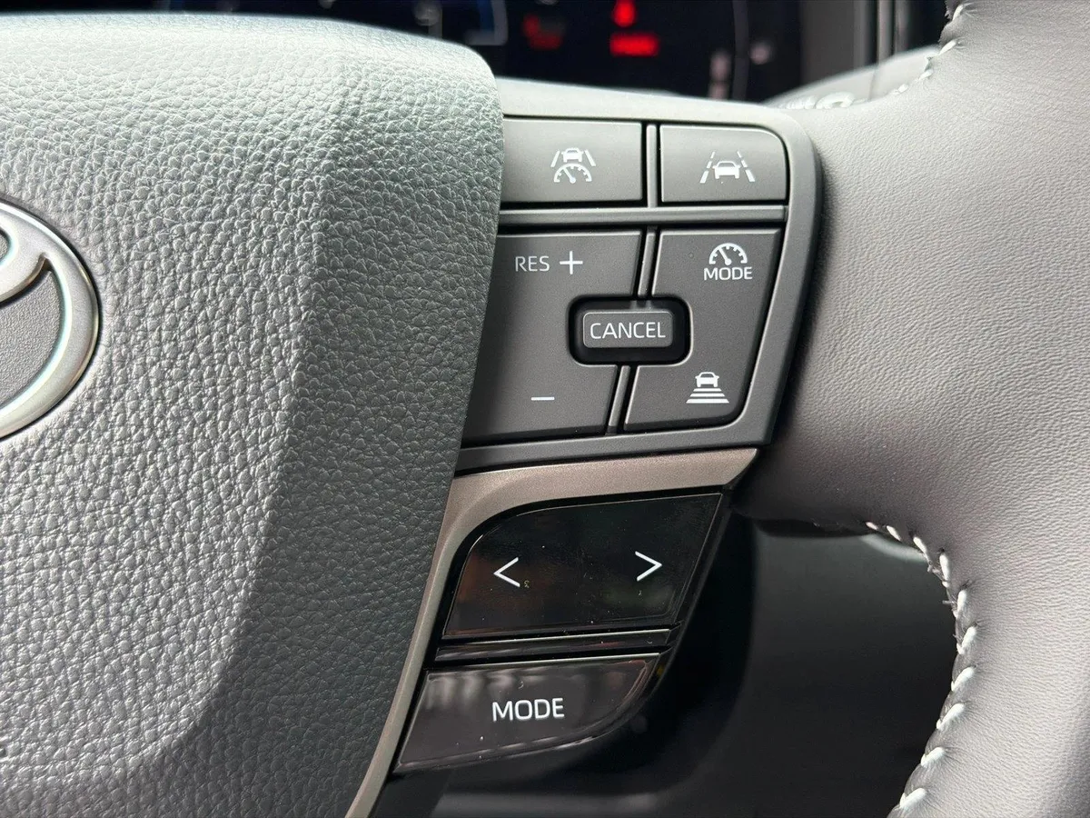 2026 Toyota Camry SE thumbnail 25