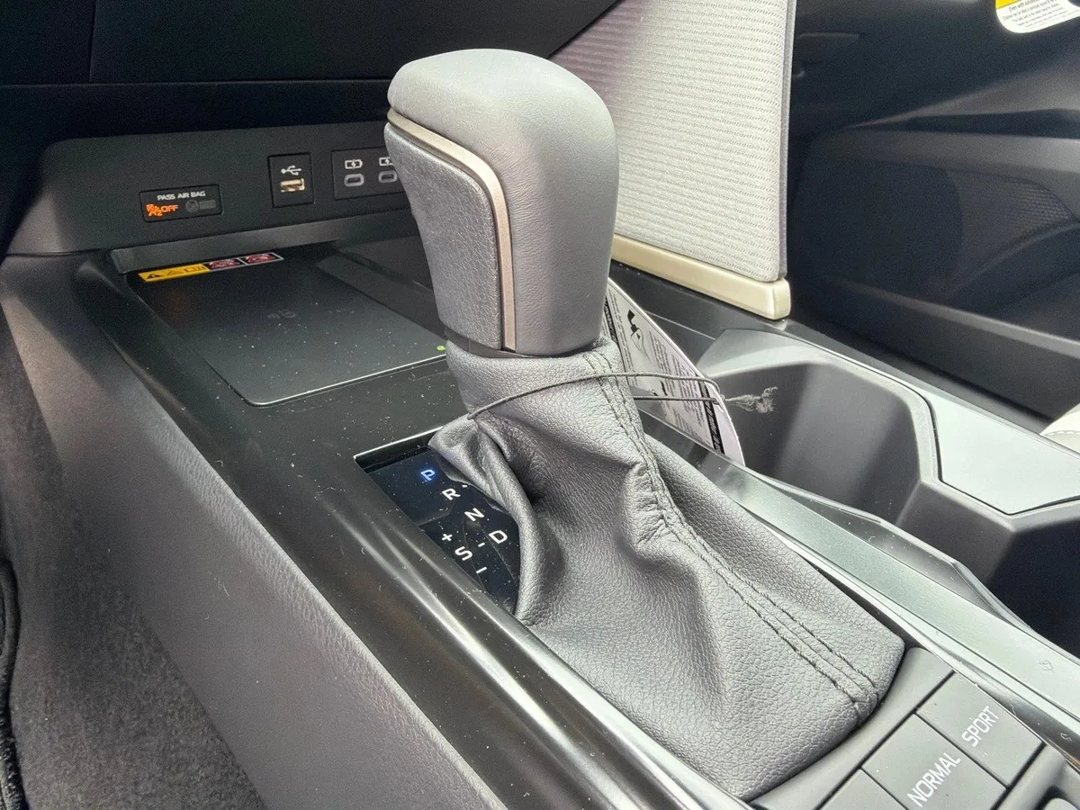 2026 Toyota Camry SE thumbnail 30