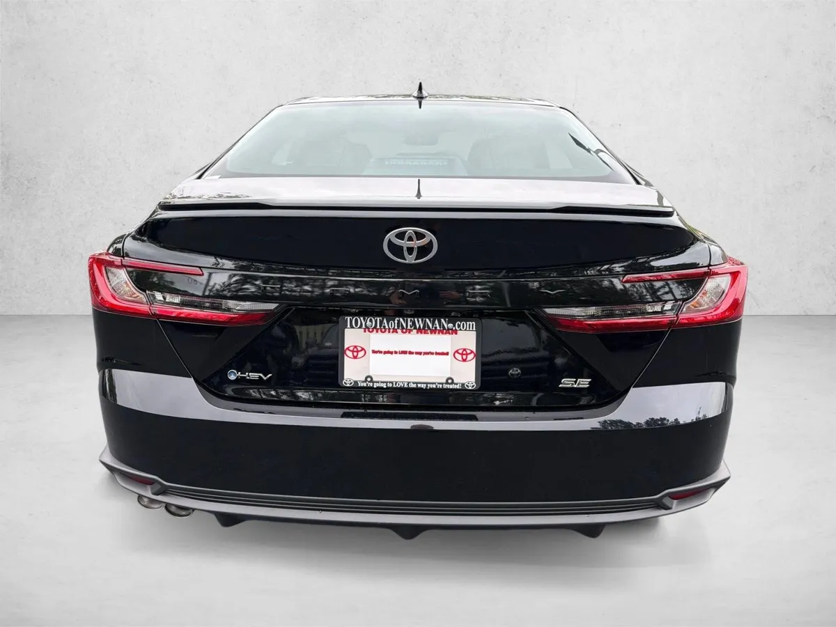 2026 Toyota Camry SE thumbnail 4