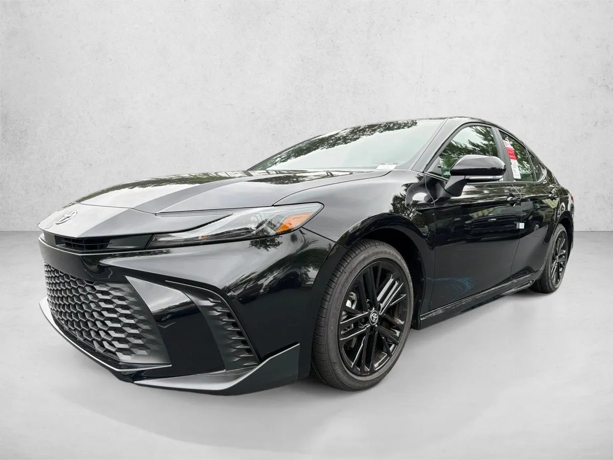 2026 Toyota Camry SE thumbnail 7