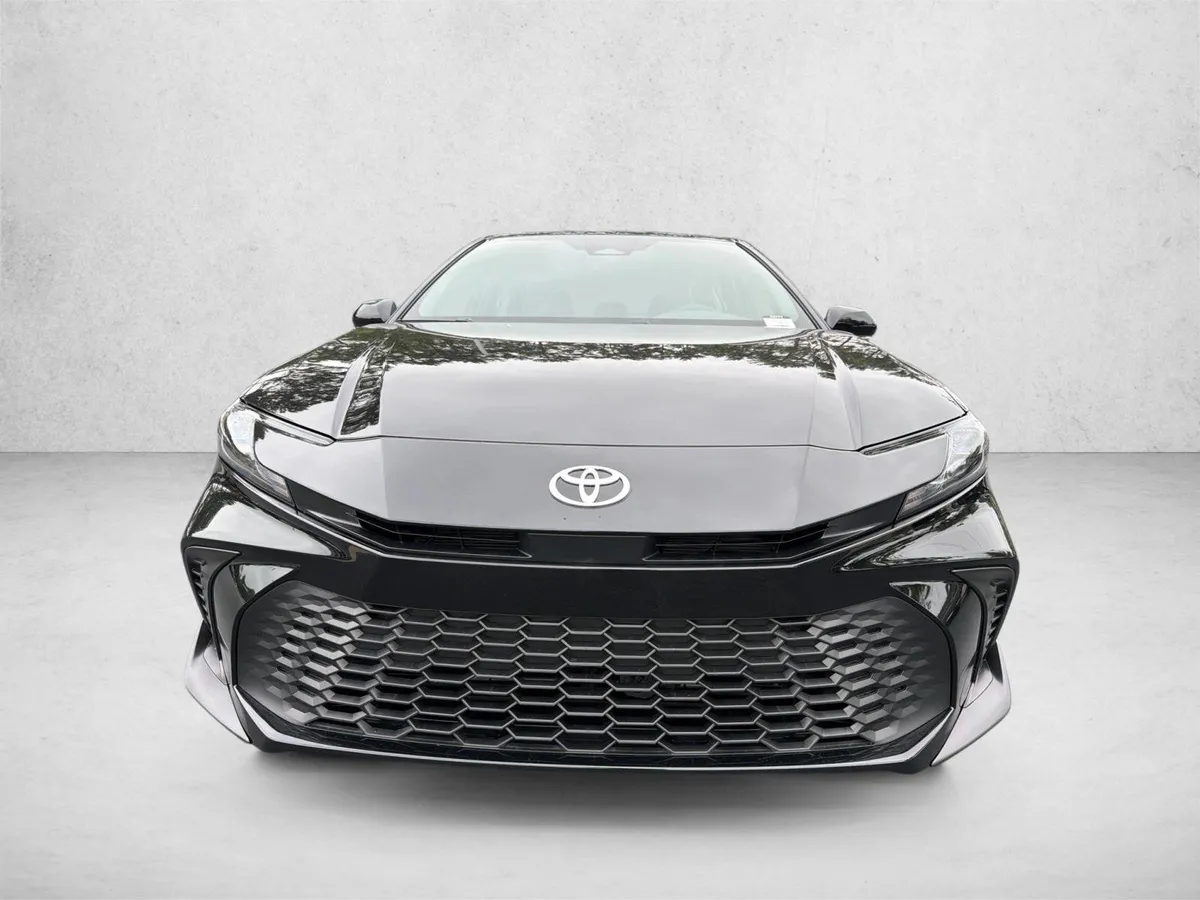 2026 Toyota Camry SE thumbnail 8