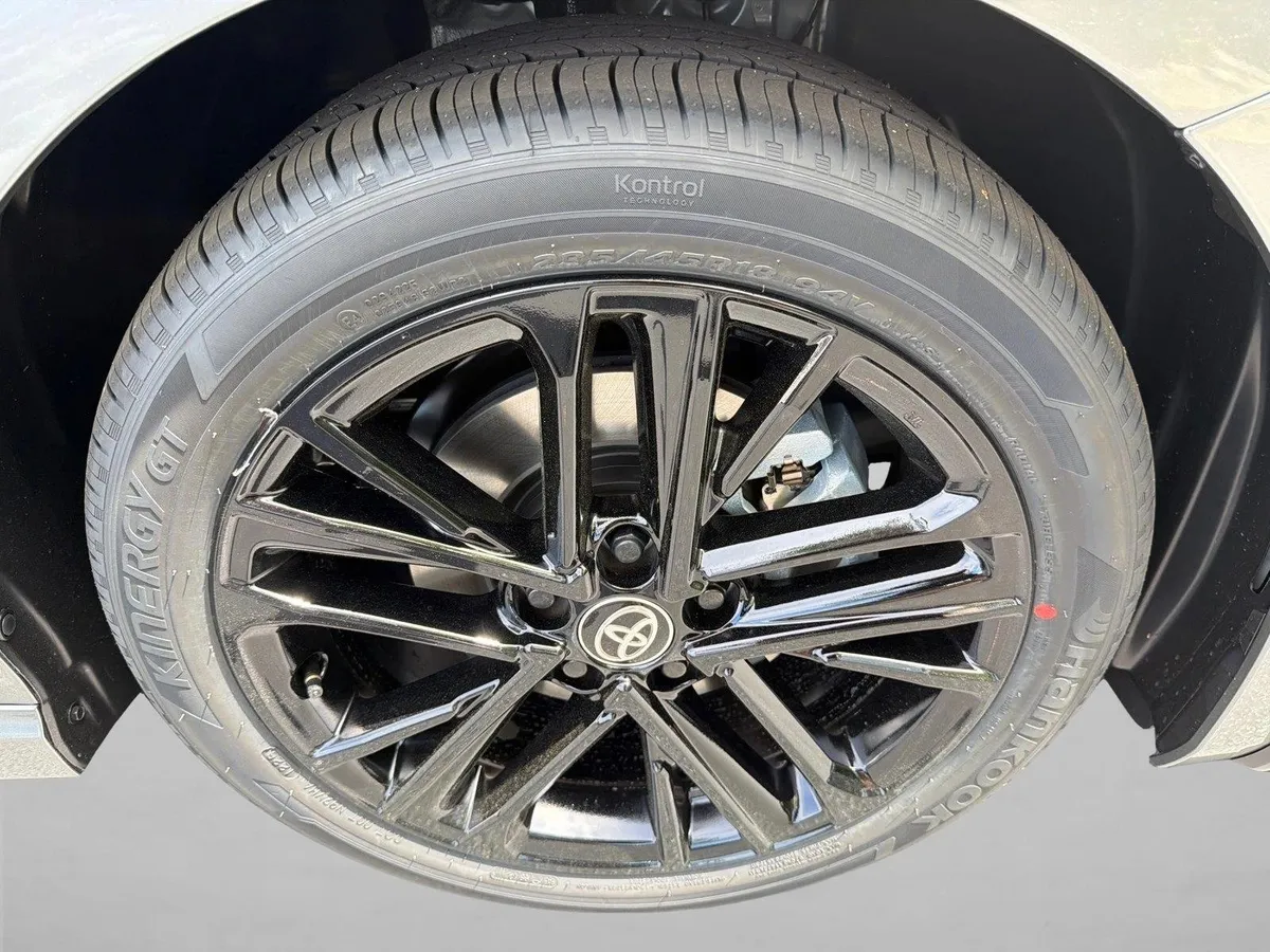 2026 Toyota Camry SE thumbnail 12