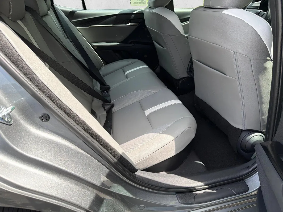 2026 Toyota Camry SE thumbnail 15