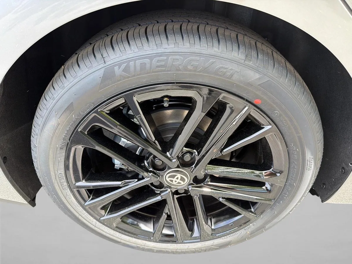 2026 Toyota Camry SE thumbnail 17