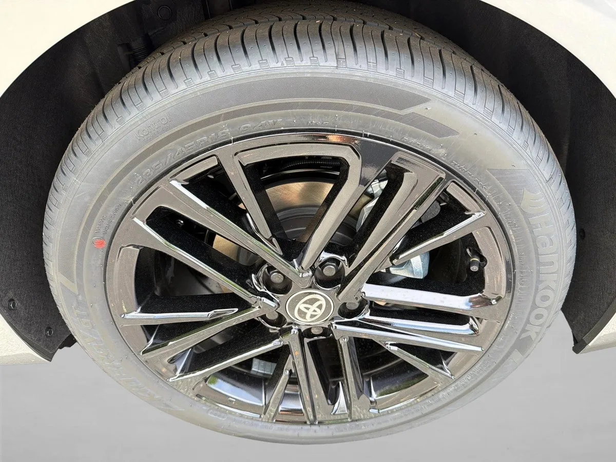 2026 Toyota Camry SE thumbnail 19