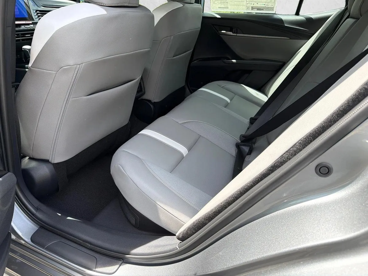 2026 Toyota Camry SE thumbnail 20