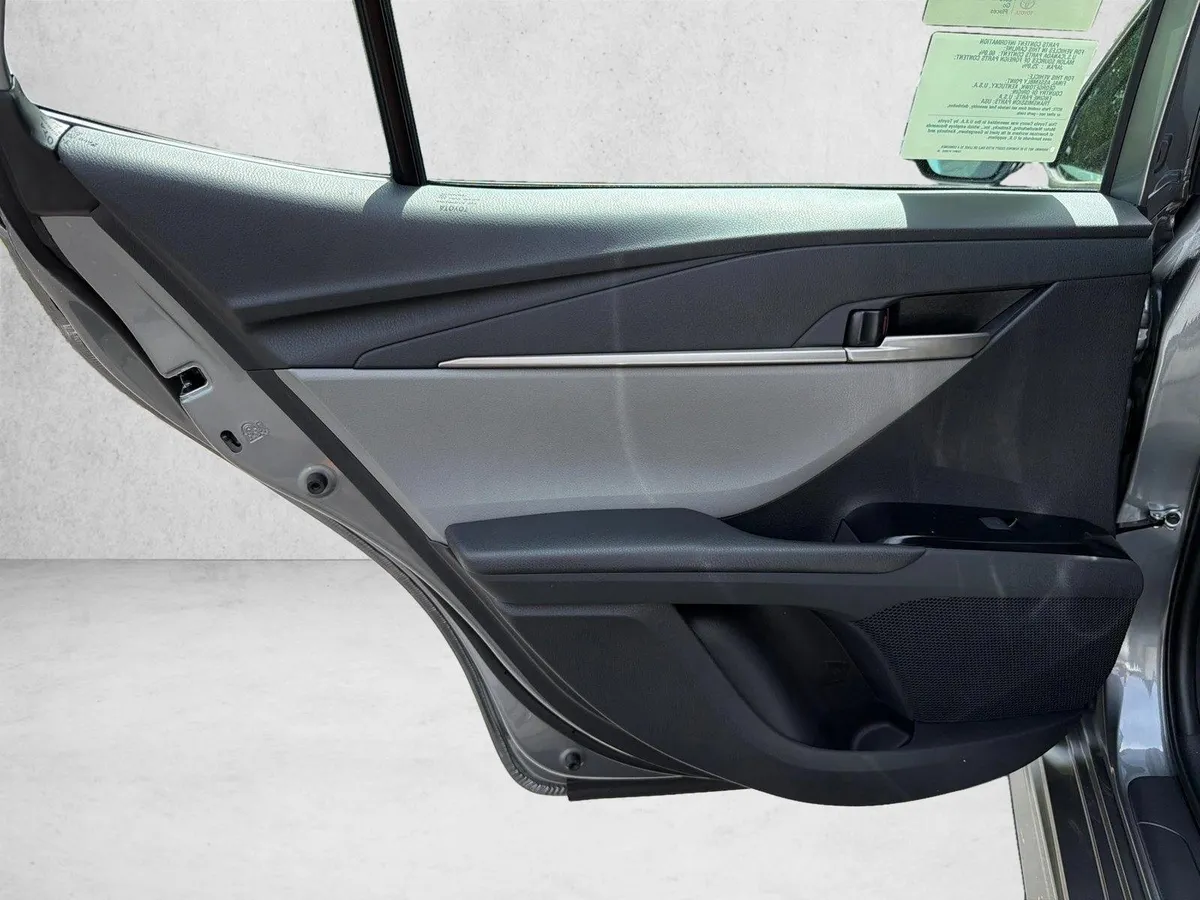 2026 Toyota Camry SE thumbnail 21