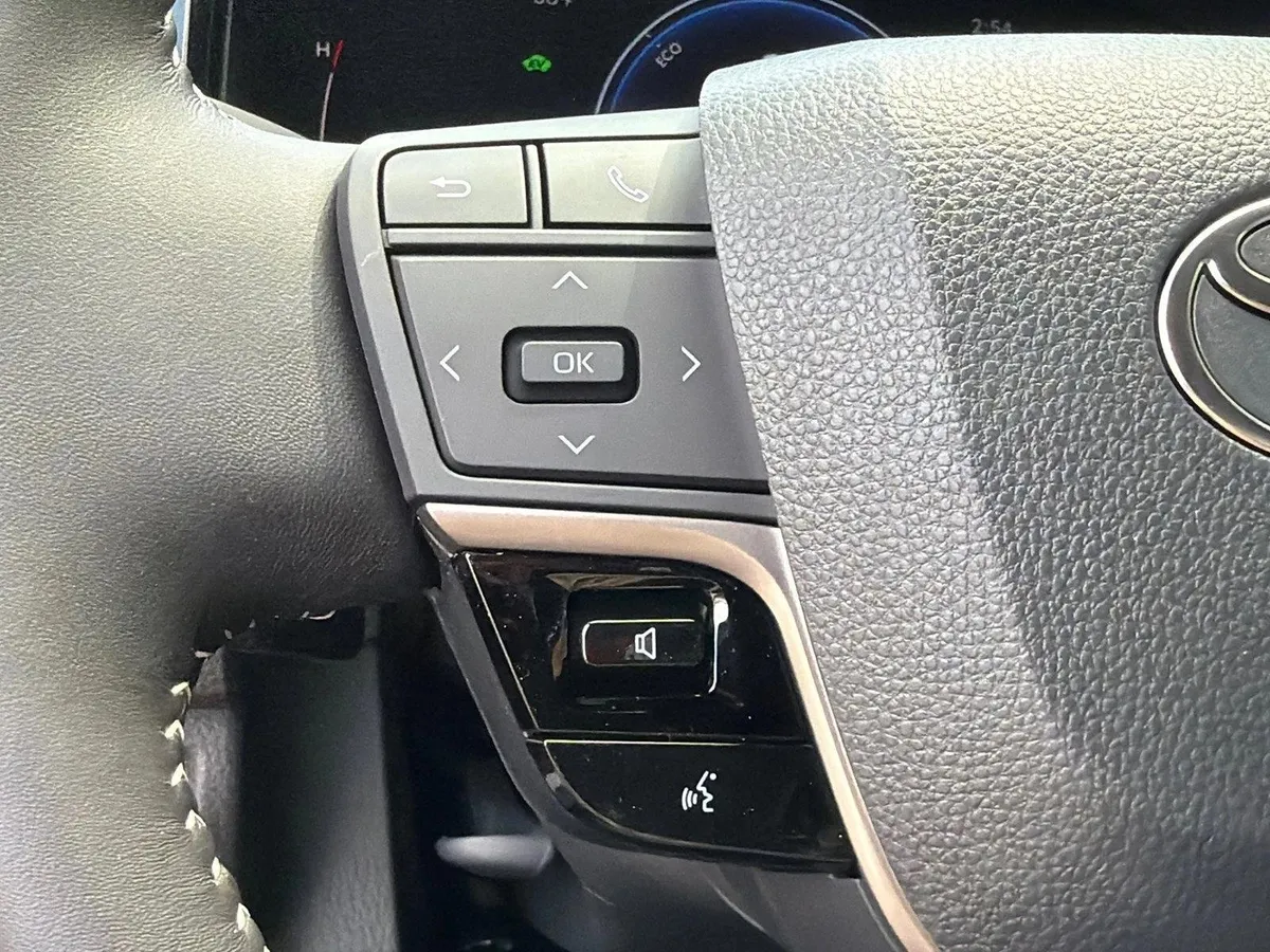 2026 Toyota Camry SE thumbnail 25