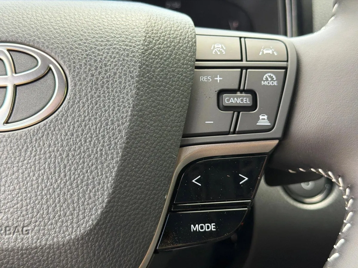 2026 Toyota Camry SE thumbnail 26