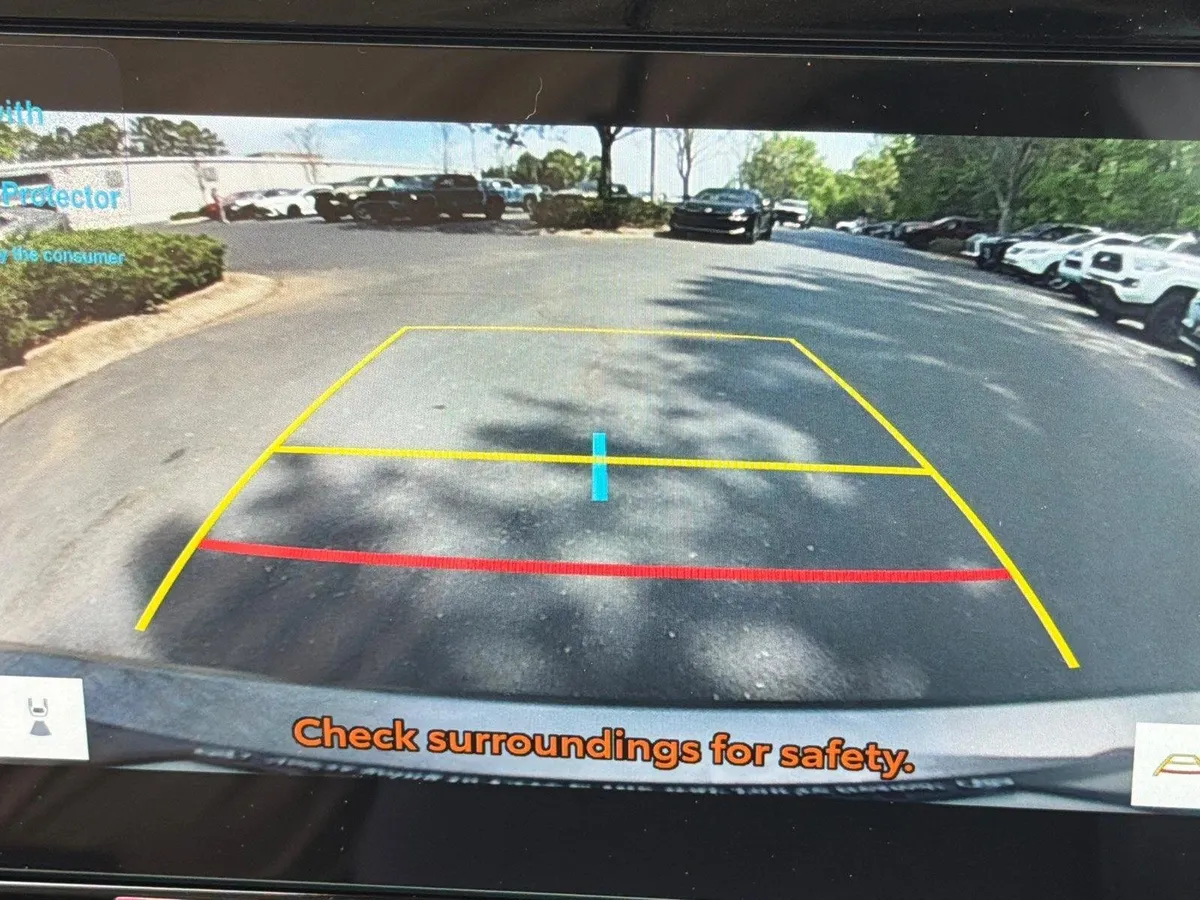 2026 Toyota Camry SE thumbnail 30