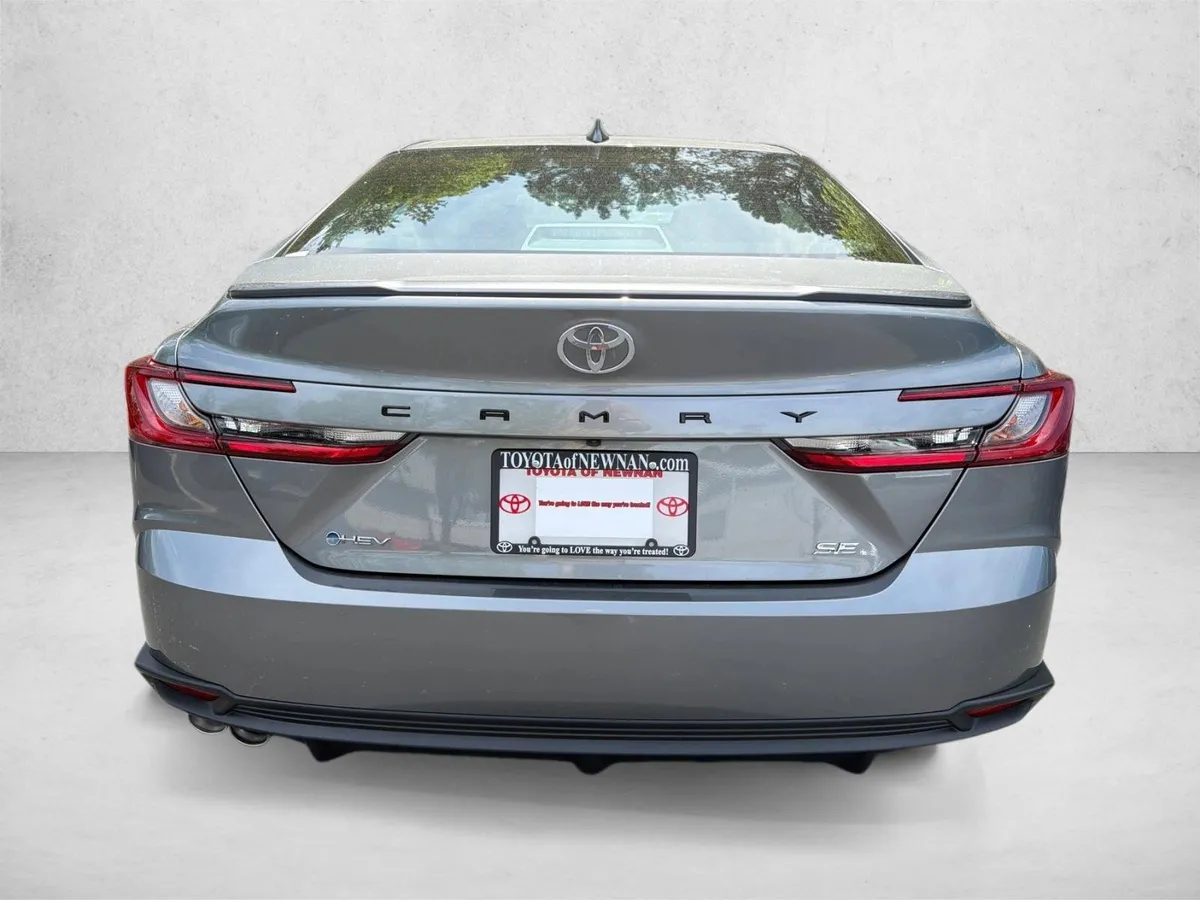 2026 Toyota Camry SE thumbnail 4