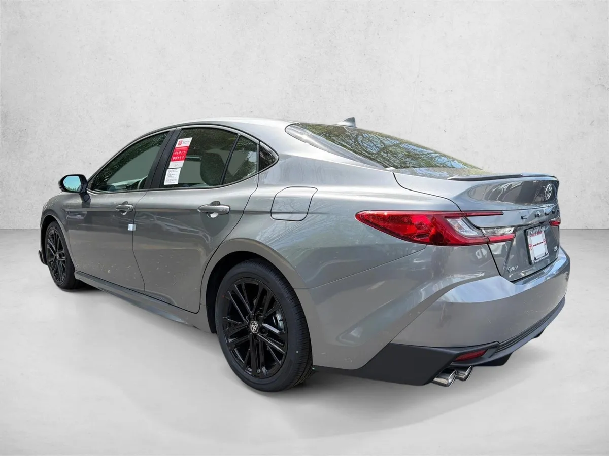2026 Toyota Camry SE thumbnail 5