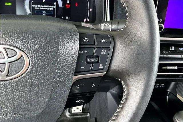 2026 Toyota Camry SE thumbnail 11