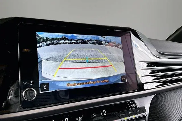 2026 Toyota Camry SE thumbnail 13