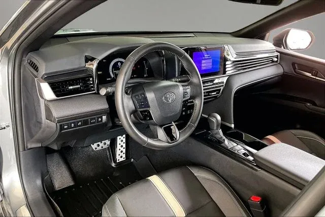 2026 Toyota Camry SE thumbnail 14