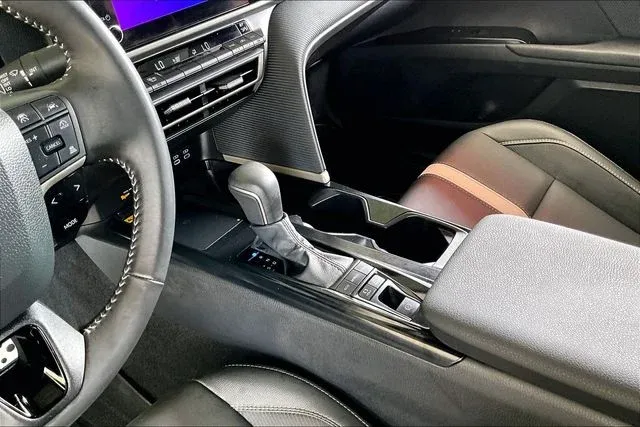 2026 Toyota Camry SE thumbnail 15