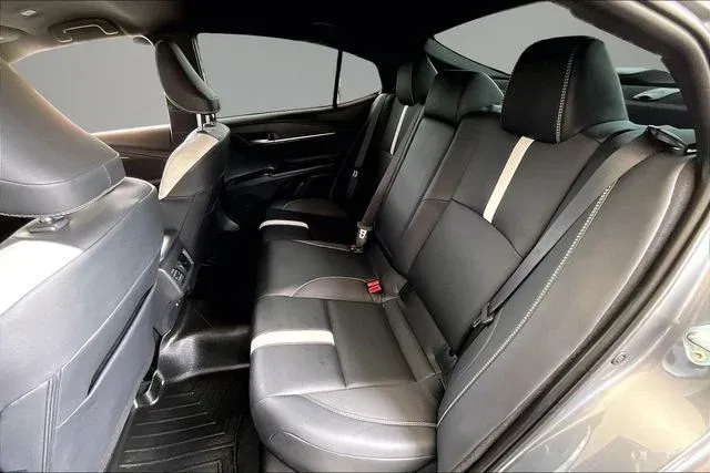 2026 Toyota Camry SE thumbnail 19