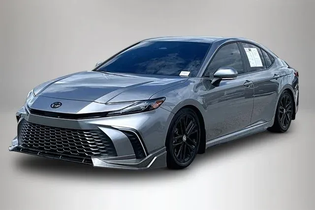 2026 Toyota Camry SE thumbnail 2