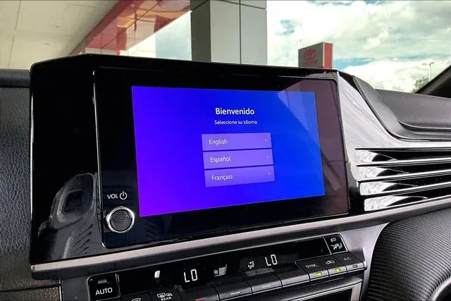 2026 Toyota Camry SE thumbnail 22