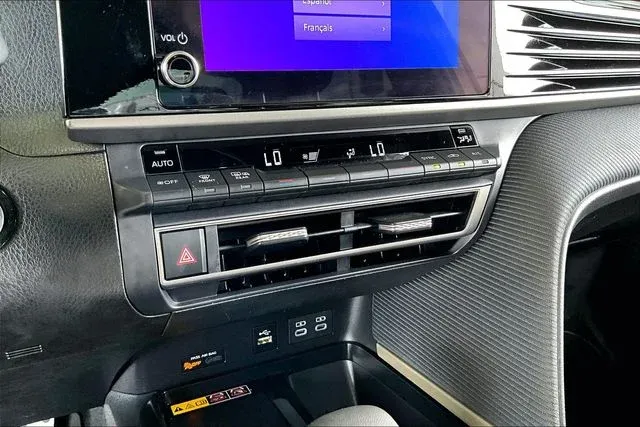 2026 Toyota Camry SE thumbnail 23