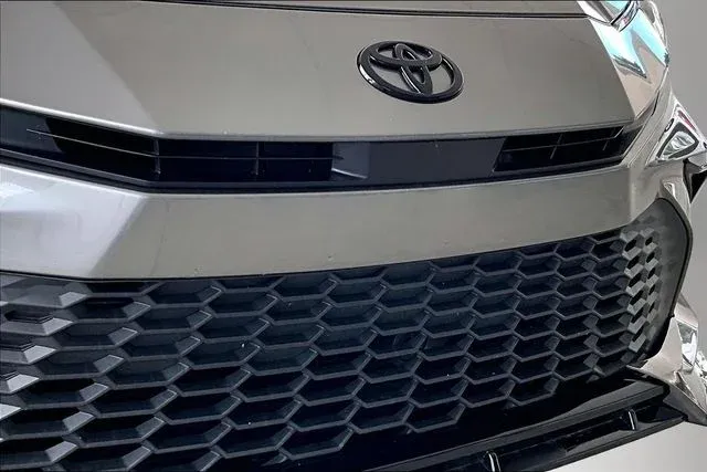 2026 Toyota Camry SE thumbnail 27
