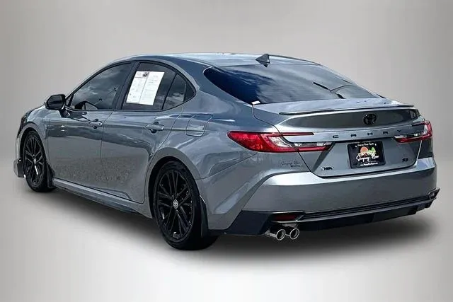 2026 Toyota Camry SE thumbnail 4