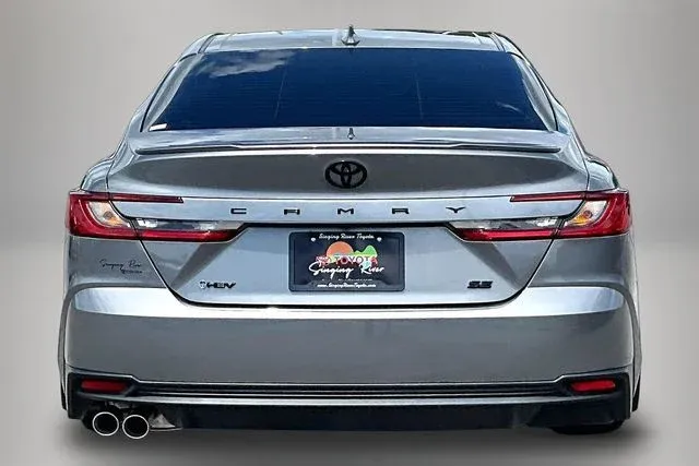 2026 Toyota Camry SE thumbnail 6