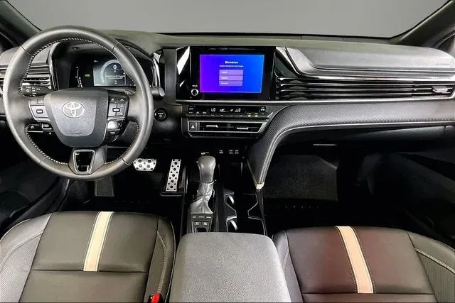 2026 Toyota Camry SE thumbnail 7