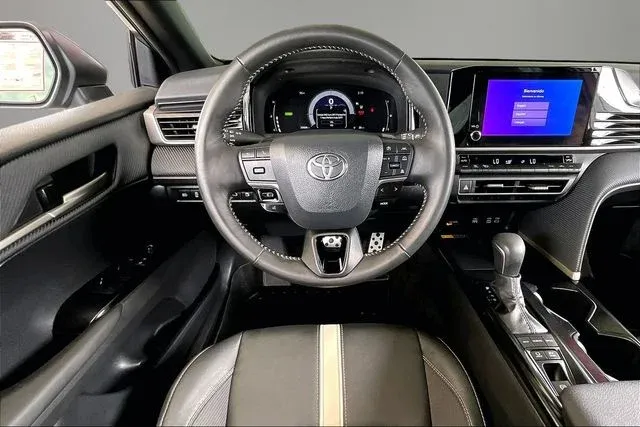 2026 Toyota Camry SE thumbnail 8
