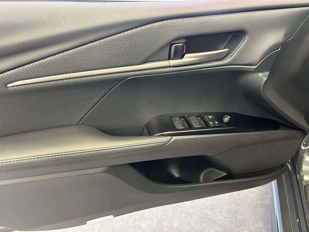2026 Toyota Camry XSE thumbnail 16