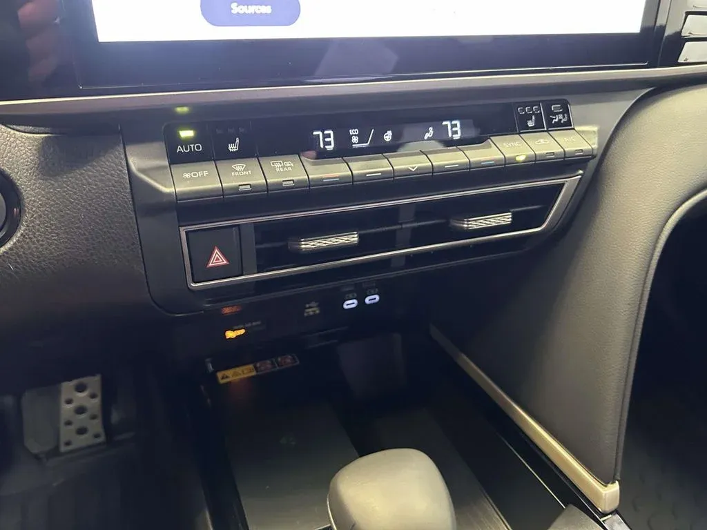 2026 Toyota Camry XSE thumbnail 25