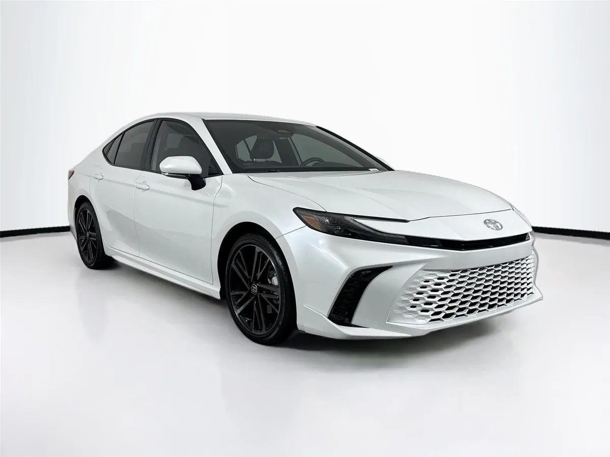 2026 Toyota Camry XSE thumbnail 10