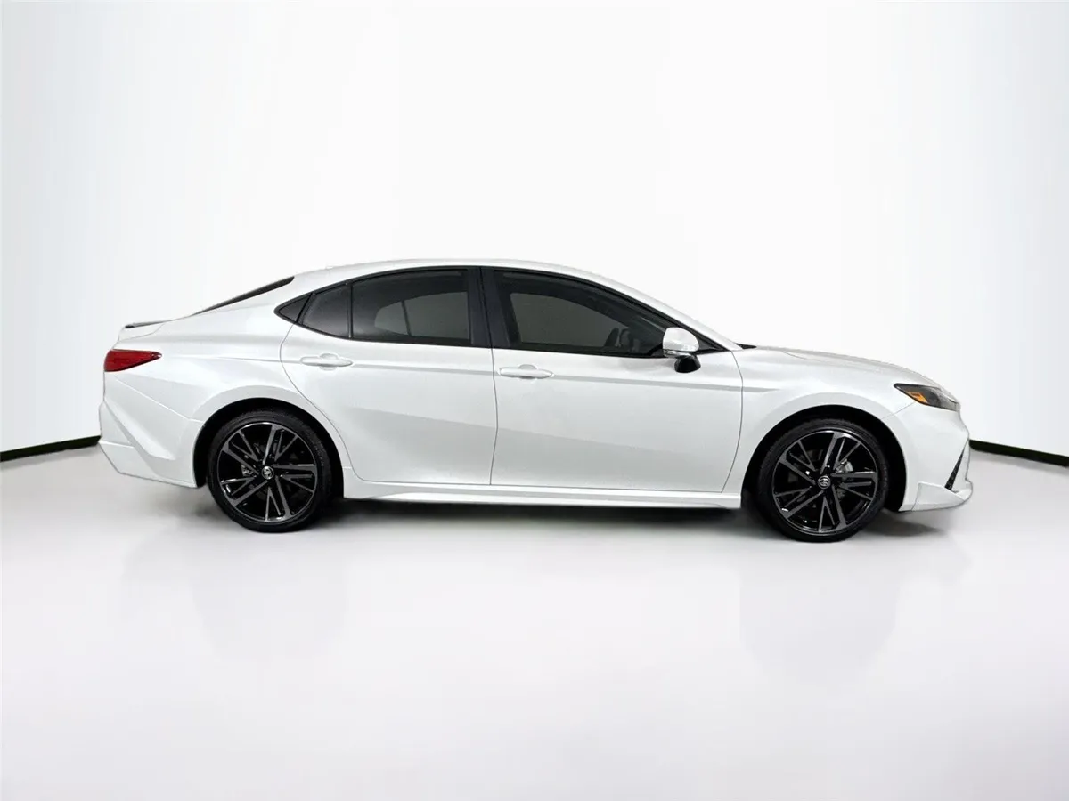 2026 Toyota Camry XSE thumbnail 11