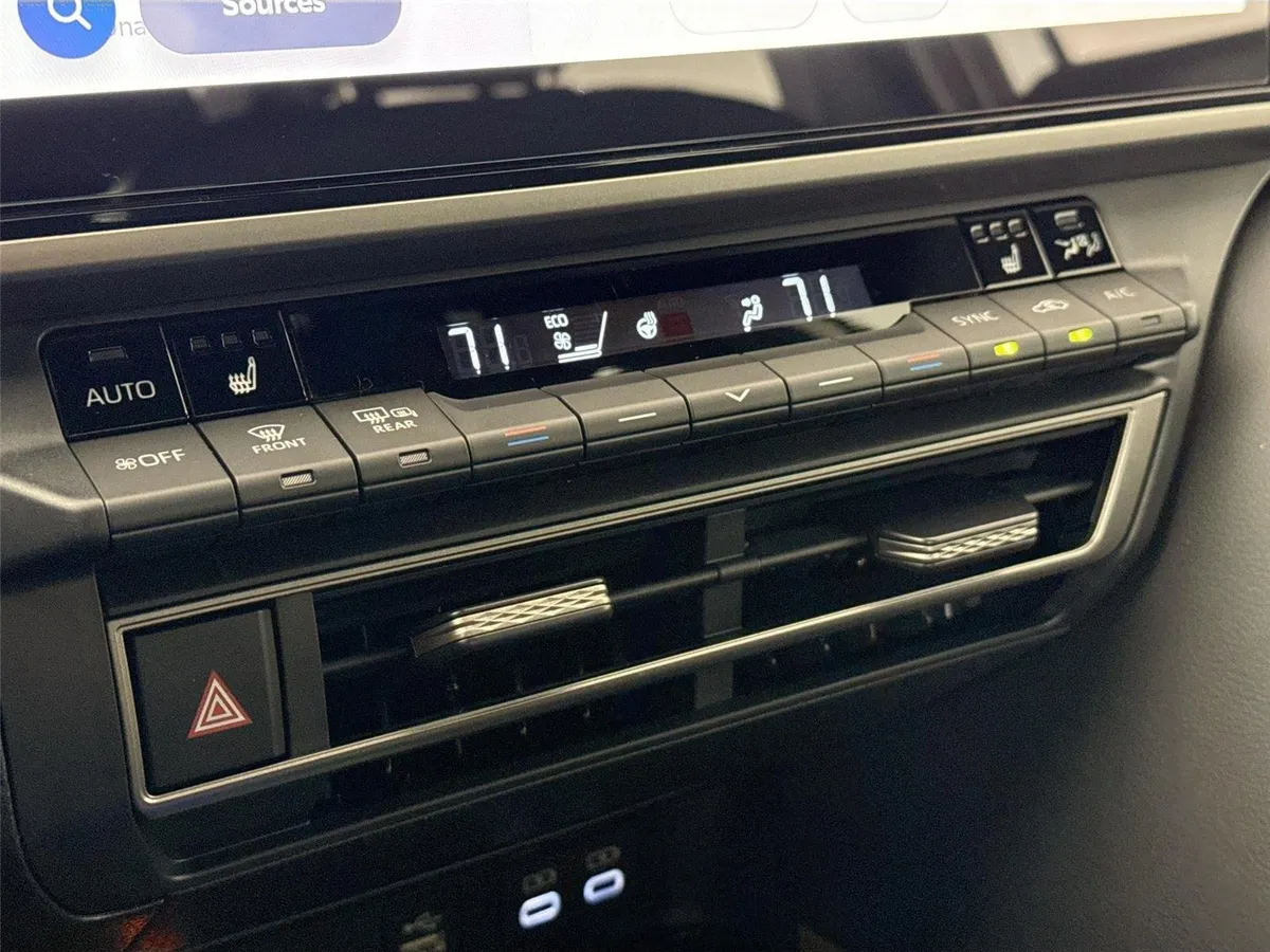 2026 Toyota Camry XSE thumbnail 26