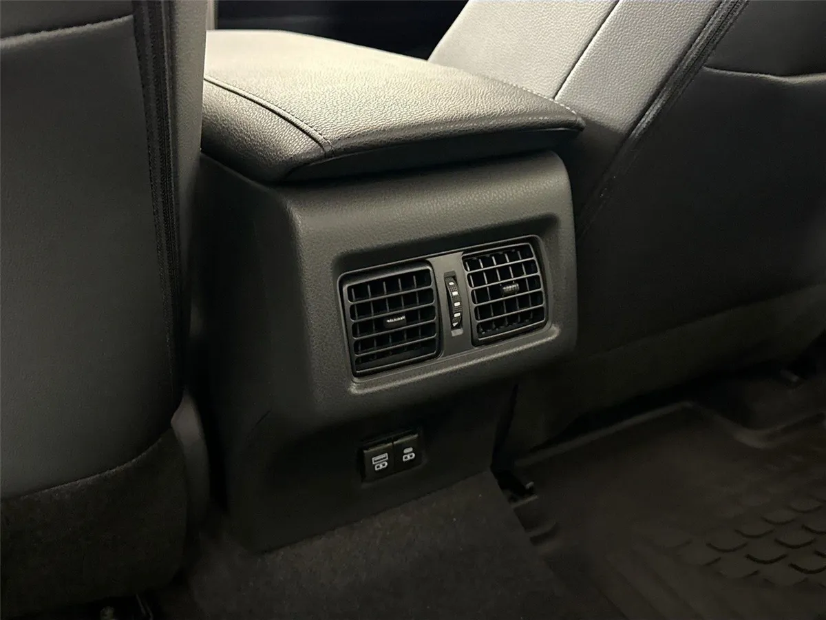 2026 Toyota Camry XSE thumbnail 35