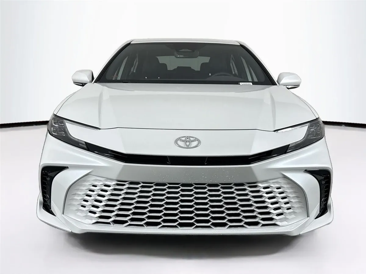 2026 Toyota Camry XSE thumbnail 9