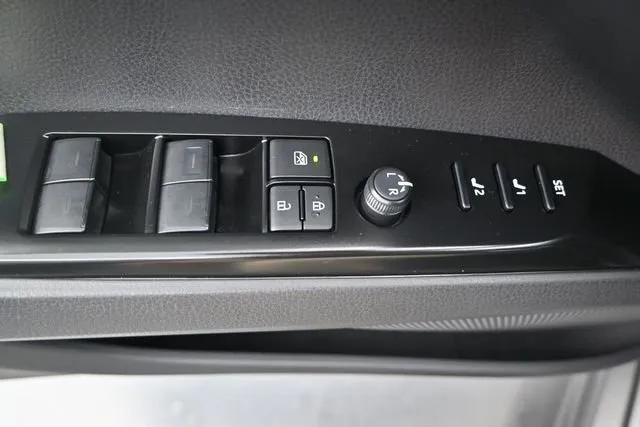 2026 Toyota Camry XSE thumbnail 10