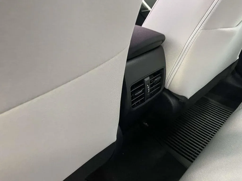 2026 Toyota Corolla Cross L thumbnail 14