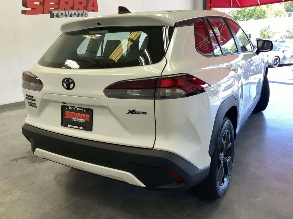 2026 Toyota Corolla Cross L thumbnail 3