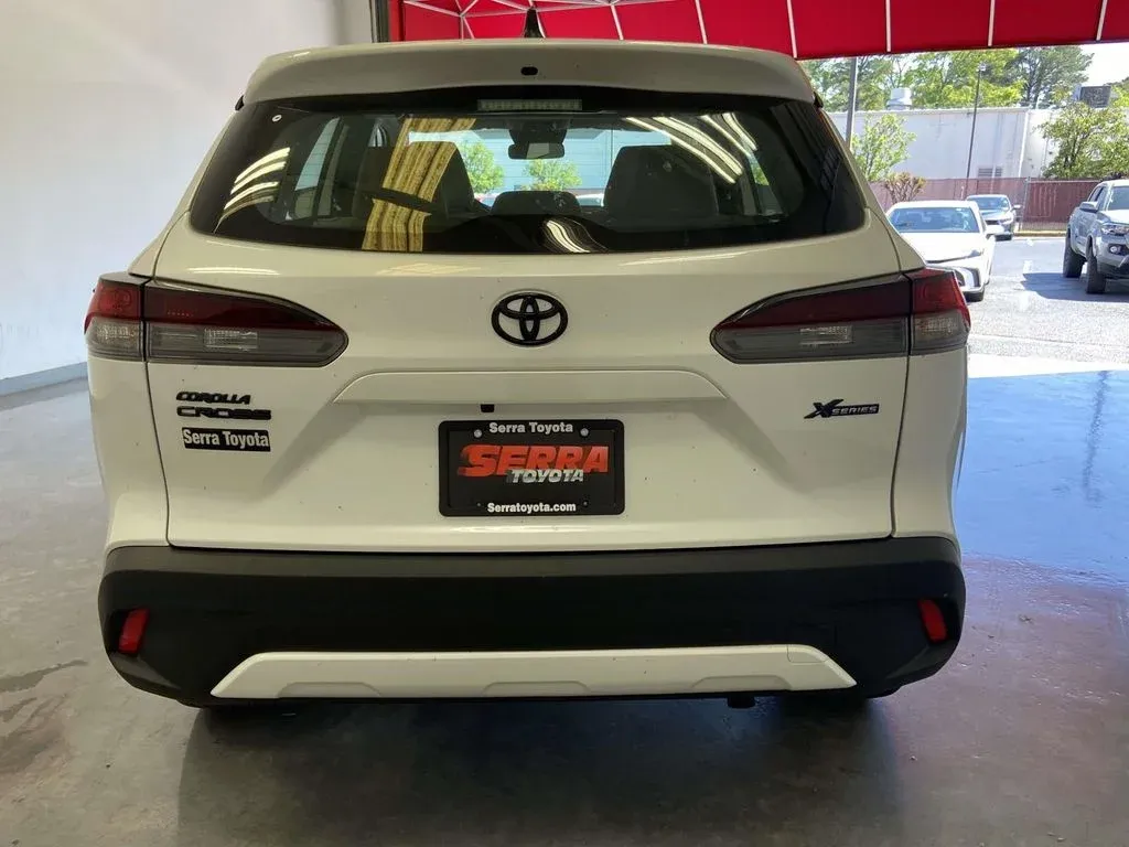 2026 Toyota Corolla Cross L thumbnail 4