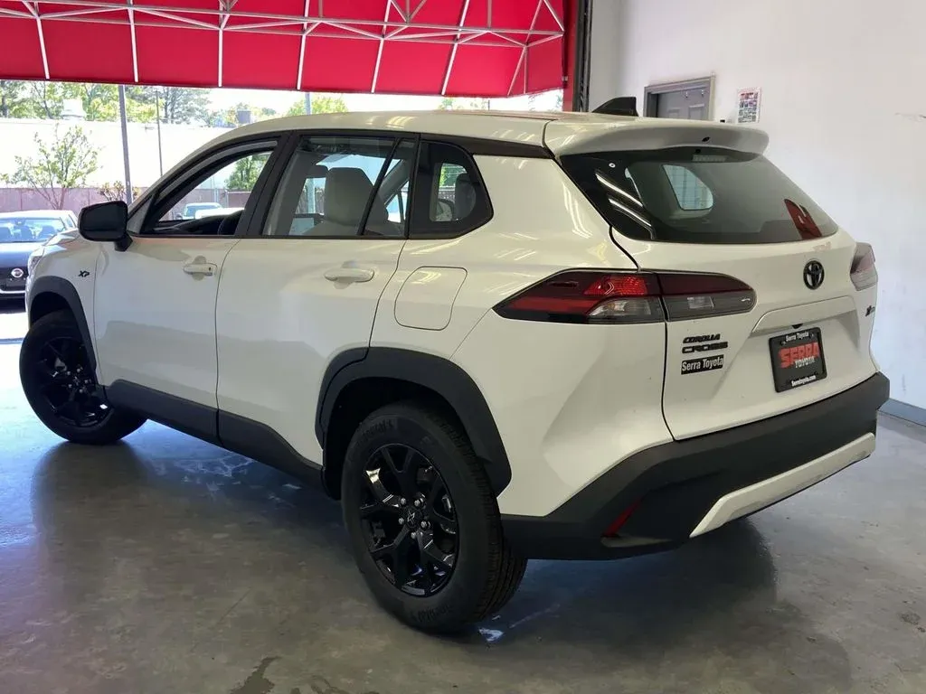 2026 Toyota Corolla Cross L thumbnail 5