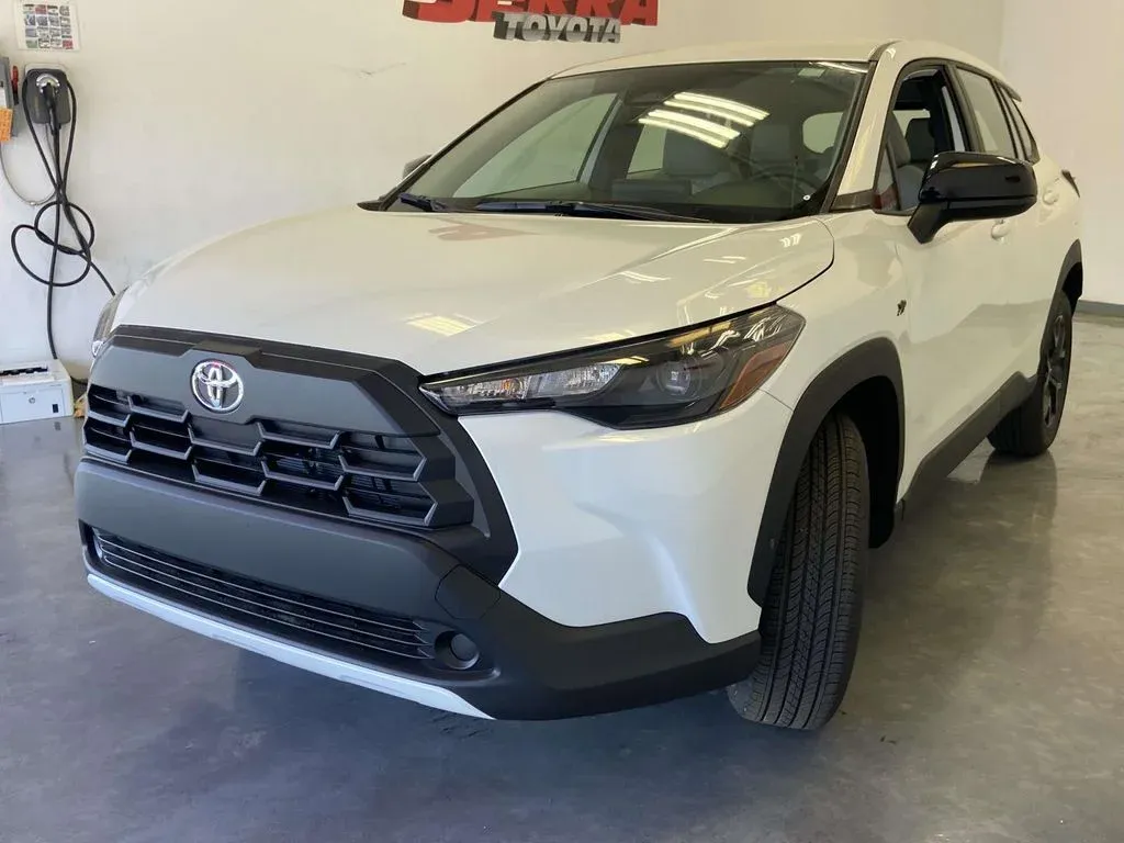 2026 Toyota Corolla Cross L thumbnail 7
