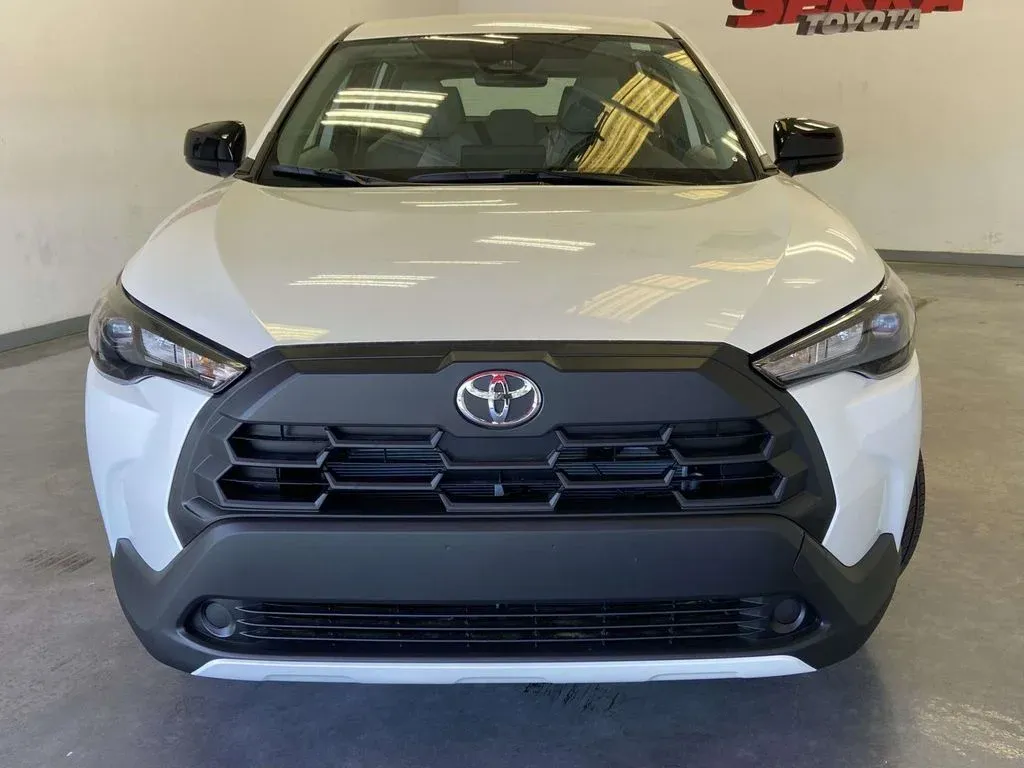2026 Toyota Corolla Cross L thumbnail 8
