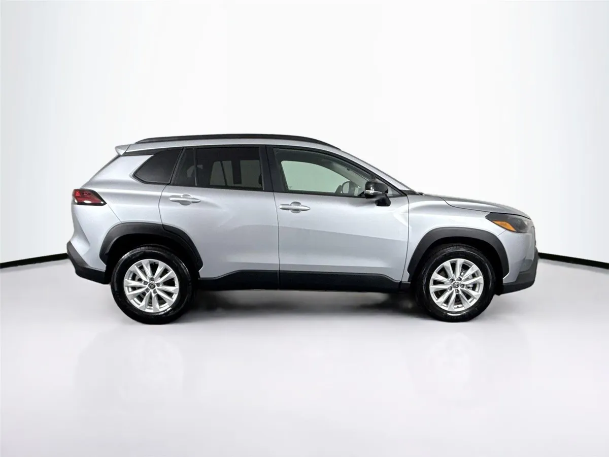 2026 Toyota Corolla Cross LE thumbnail 10