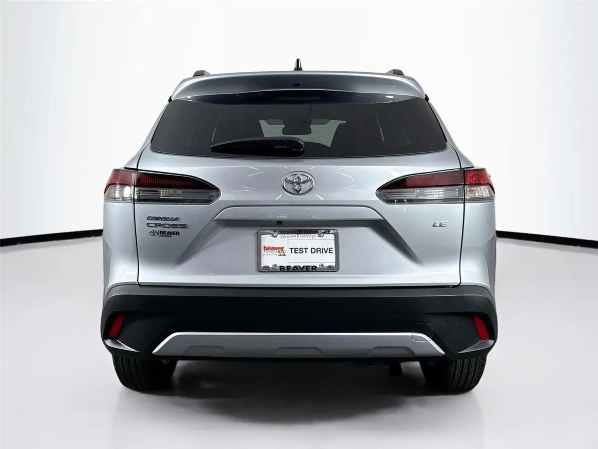 2026 Toyota Corolla Cross LE thumbnail 11