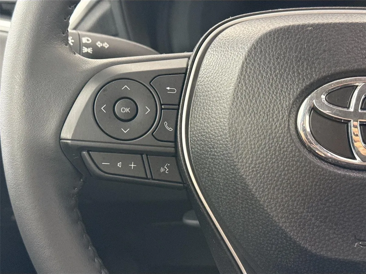 2026 Toyota Corolla Cross LE thumbnail 17