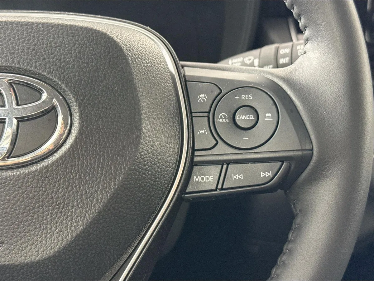 2026 Toyota Corolla Cross LE thumbnail 18
