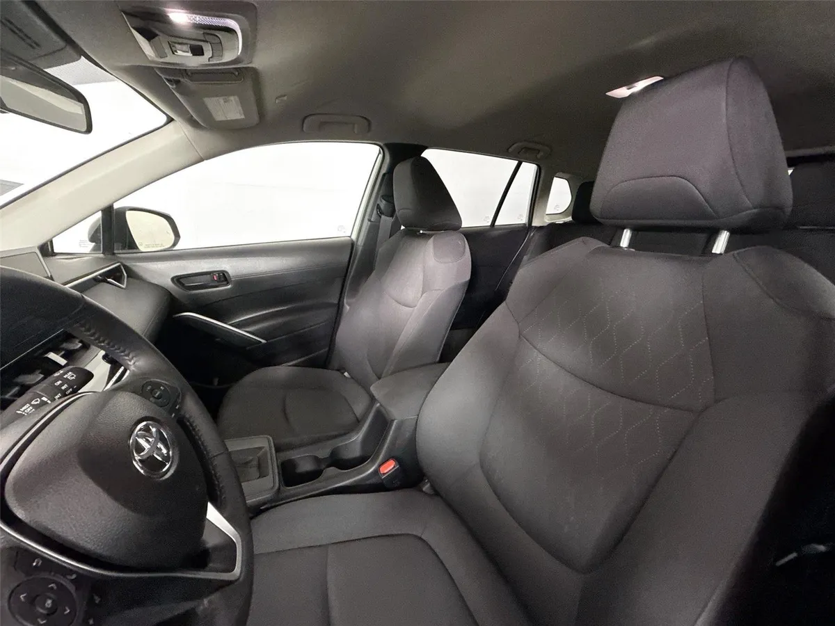 2026 Toyota Corolla Cross LE thumbnail 3