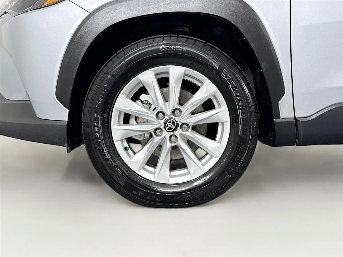 2026 Toyota Corolla Cross LE thumbnail 41